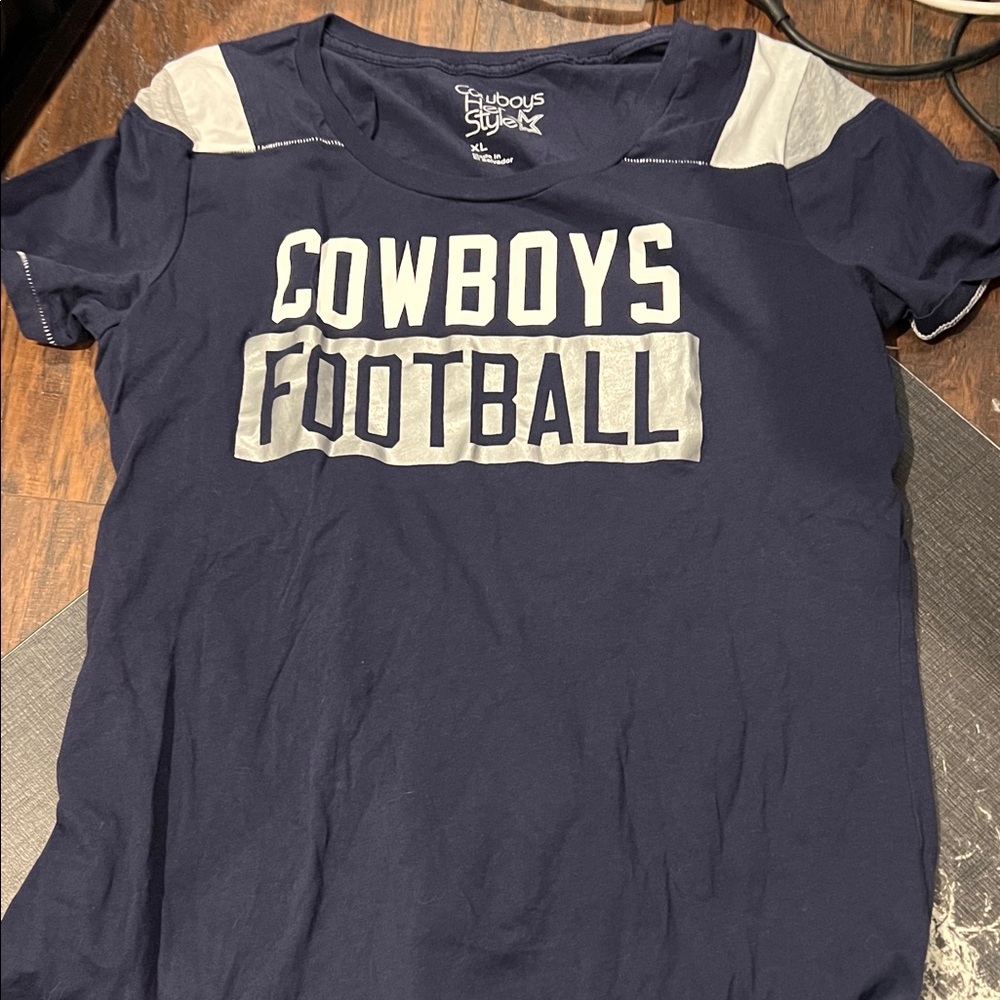 Women’s Dallas Cowboys T-shirt, size extra large no tag